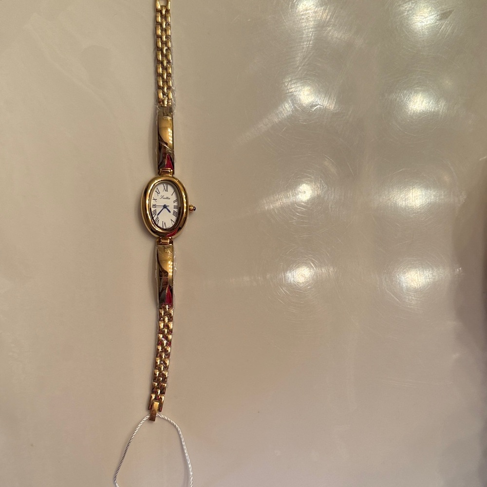 Elegant Gold-Tone Wristwatch
